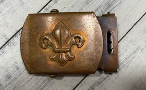 Hebilla de cinturón Boy Scout de latón vintage, emblema flor de lis - Imagen 1 de 5