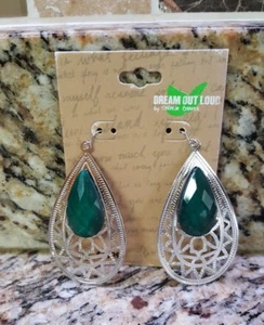 1 Par de Pendientes Colgantes Sueño Fuerte Selena Gomez Plata en Color con Verde NUEVOS - Imagen 1 de 3