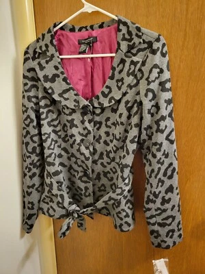 Sandro 女式灰色和黑色豹纹纽扣腰带夹克中号缺陷 — 第 1/4 张图片