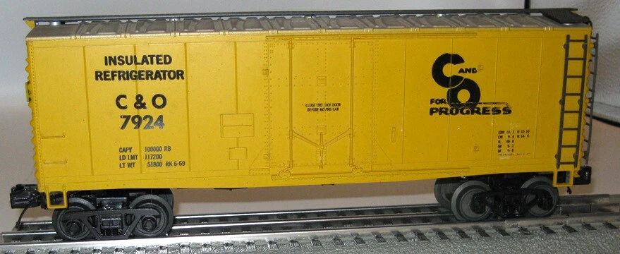 Atlas O Scale C&O Chesapeake & Ohio 40' Insulated Plugdoor Box Car 7924 - Image 1 of 1