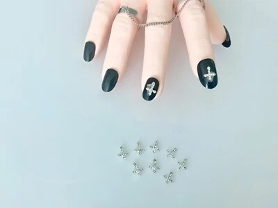 Cruz Invertida Uñas Estrás Arte Dijes Plata Metal Punk Gótico Cruz Vertical Foto 1 de 3