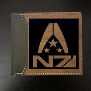 Portafoglio N7 Mass Effect Pelle Bifold Qualità Premium NUOVO - Foto 1 di 5