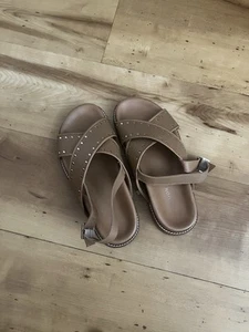 Monoon Tan Sandals - Picture 1 of 9
