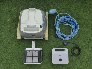 Maytronics PoolBot BP20/ Dolphin E20 Robot Swimming Pool Cleaner - Picture 1 of 4