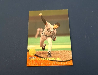 1994 Leaf Baseball Mike Mussina #105 HOF  Set Break NM - Image 1 of 2