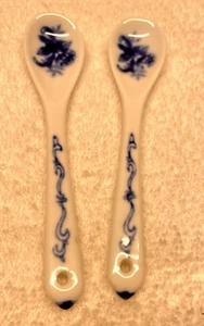 RARE 2 Vintage Chinoiserie Blue & White Milk Glass Ceramic Sugar Spoon Beautiful - Bild 1 von 2