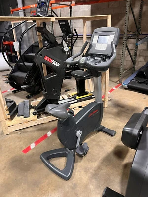 Bicicleta vertical Life Fitness 95c Inspire - Limpia y reparada Foto 1 de 2