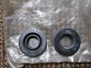 2 BOMBARDIER SKI-OO REAR AXEL SEAL 570030100 - Picture 1 of 2
