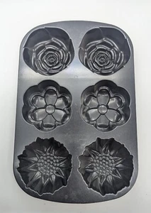Nordic Ware Floral Bouquet Pan Cake 6 Mold Roses Daisies Sunflowers Bundt 9 x 14 - Picture 1 of 10