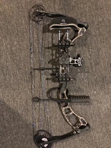 Youth/mens hunting compound bow, Quest Forge ,Camo - Picture 1 of 3