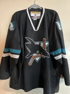 Camiseta deportiva alternativa negra vintage KOHO NHL San Jose Sharks - XXL - Hecha en Canadá - Imagen 1 de 5