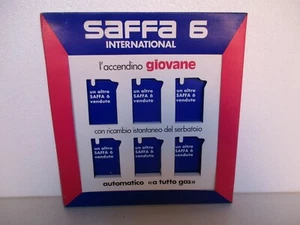 ESPOSITORE CARTONCINO x 6 ACCENDINI SAFFA 6 INTERNATIONAL ANNI '70 - Foto 1 di 1