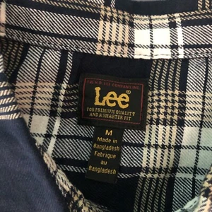 Lee Herren Extreme Motion Navy Kariertes Button Down Hemd Größe M Neu mit Etikett - Bild 1 von 7