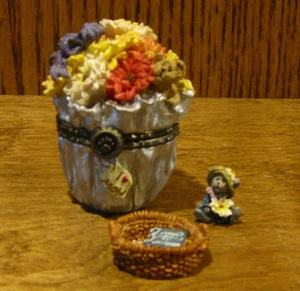 Boyds Treasure Boxes #82510 Flora's Bloomin' Bunch NEW/Box From our Retail Shop - Picture 1 of 3