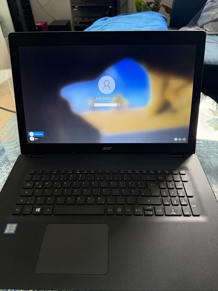 Acer Travelmate P278, i5, 17“, DVD, Wlan/NIC, 8GB, 250GB + 500GB SSD, Win10/11. - Bild 1 von 4