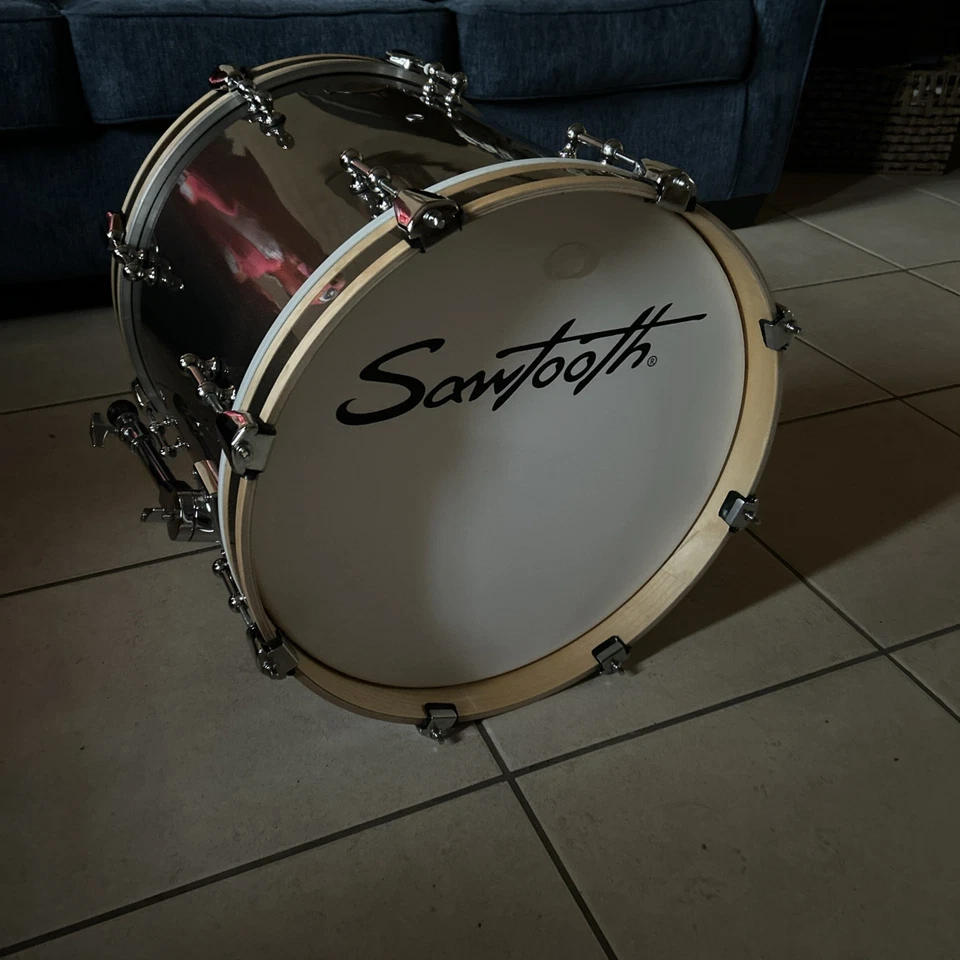 "Bajo Sawtooth Kick 18"" en perfecto estado..."  Foto 1 de 4