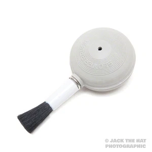 Brosse soufflante en caoutchouc pour le nettoyage des objectifs d'appareil photo et des capteurs. Poils antistatiques. - Photo 1 sur 12