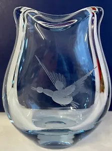 Gorgeous Mid Century Scandinavian Ice Blue Etched Vase, Duck in Flight - Picture 1 of 5