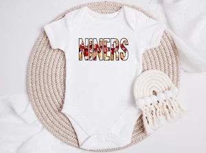 Kleinkind Strampler/Body Suit/Strampler Neugeborene-18 Monate-Fußball-Niners-Chef-Geschenk - Bild 1 von 3
