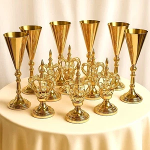 12-teiliges königliches Gold Krone & Kelch Dekor Set - Luxus Hochzeit Herzstück Konvolut - Bild 1 von 13