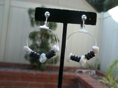 华丽白色/灰色芯片和黑色环状悬垂耳环夹 — 第 1/3 张图片