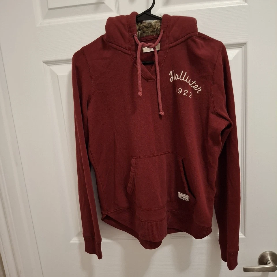 Sudadera con capucha Hollister grande borgoña de piel sintética bordada Y2K Preppy Foto 1 de 4