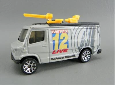 Matchbox 1989 (2006) 1/64 Diecast DC Superman News Truck Van 12 Live Metropolis - Image 1 of 4