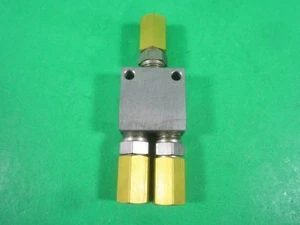Crystal Mark Inc. 2-Way Micro Abrasive Splitter -- 1657-3 -- New - Picture 1 of 7