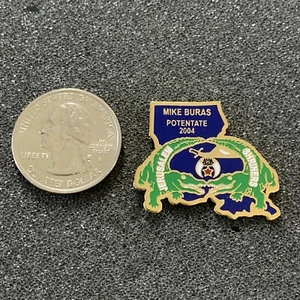 2004 Jerusalem Shrine Shriners Masonic Destrehan Louisiana Pin Pinback #38984 - Picture 1 of 2