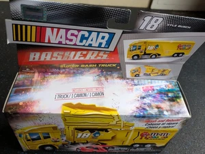 NASCAR Bashers Super Bash Truck Kyle Busch 18 M&M's Racing nuevo vehículo de juguete - Imagen 1 de 7