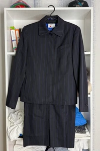 Akris Swiss Made Stripped Classics Anzug Blazer + Rock Set - Bild 1 von 22