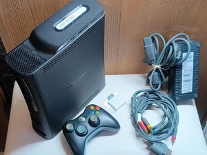 Consola Microsoft Xbox 360 120 GB con controlador inalámbrico OEM negro y cables - Imagen 1 de 10
