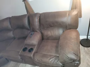 furniture 2 recliners on both ends. - Picture 1 of 4