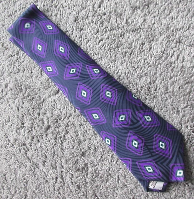 NUEVO SIN USAR DE COLECCIÓN CORBATA DE SEDA PARA HOMBRES ITALIA ALFANI 3.5" PATRÓN DE DIAMANTE PÚRPURA Foto 1 de 4