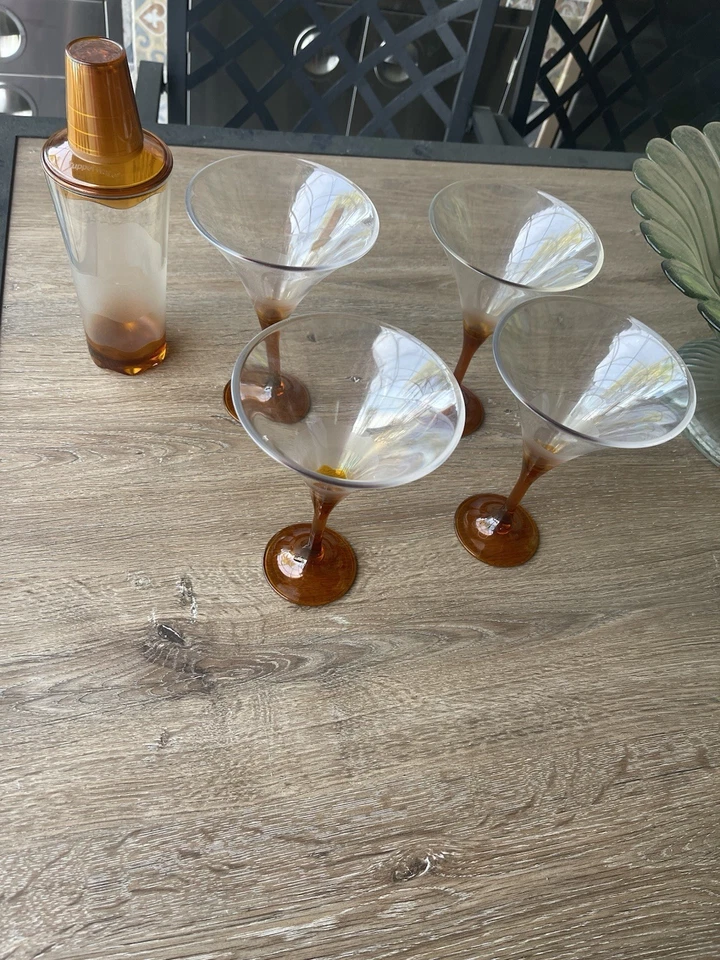 Tupperware Transparente Elegante Tallo Naranja Martini Vasos Coctelera Juego Completo ¡Nuevo! Foto 1 de 1