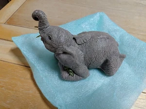 Elefant "Plenty" #3129 von Martha Carey der Herdenelefant ohne Stein - Bild 1 von 5