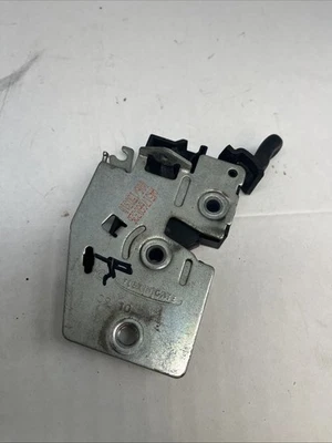 smart fortwo 451 2008 to 2014 RIGHT TAILGATE DOOR LOCK CATCH A4517660326 - Image 1 of 4