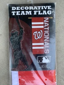 MLB Washington Nationals APLIQUE CASA ESCULPIDA bandera 25” x 44” - Imagen 1 de 2