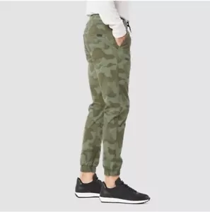 Pantaloni jogger mimetici Denizen Levi's da uomo nuovi con etichette grandi verdi atletici - Foto 1 di 4