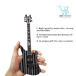 2 Stück Schecter Synyster Gates Mini Gitarre - Metalldisplay für Fans kostenloser Versand - Bild 1 von 3