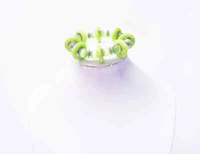 Pulsera de cuentas de vidrio peridoto ojo de gato donut verde/plateado Foto 1 de 4