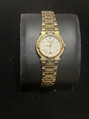 Vintage Gucci 9200L Cream Dial Gold 25mm Date Quartz Women's Watch - Image 1 of 4