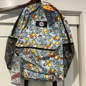 Mochila Pokemon Pikachu y Gen1 Starters Bioworld con paquete promocional - Imagen 1 de 5