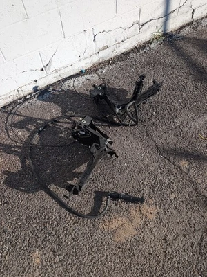 Faro BMW 650i 2012-2018, soportes con pestillos de capó, boquillas de lavadora ambos lados Foto 1 de 4