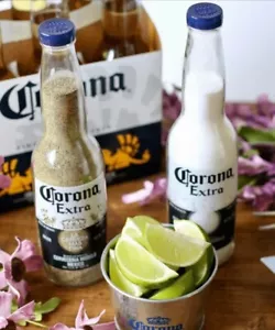 Tapas agitadoras de sal y pimienta Corona (2) para botella de corona de cualquier tamaño (solo tapas) - Imagen 1 de 2