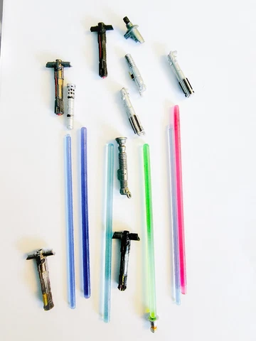 STAR WARS BLACK SERIES  BROKEN LIGHT SABER BLADES & HILTS 1:12  FOR 6" FIGURES Cover