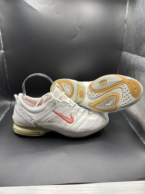 Vintage Y2K Nike Shoe Navina Feminino Tamanho 8 Branco e Vermelho - Sapatos Casuais para Caminhada - Imagem 1 de 4