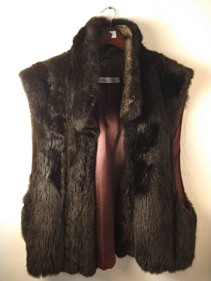 Hermoso Chaleco Andrew Marc Zealand Zarigüeya Para Mujer Forrado en L Borde de Cuero Usado en Excelente Condición Foto 1 de 4