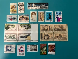 Postfrischer Satz aller 23 8 Cent US-Gedenkmarken aus dem Jahr 1971 - Bild 1 von 1