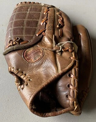 Spalding Baseball Glove 42-3075 Dick McAuliffe Signature Model RHT 11" - Image 1 of 4